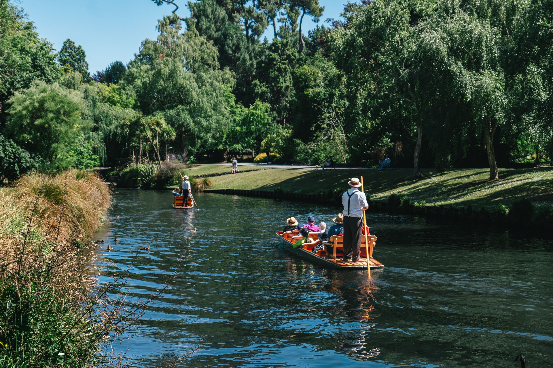 848337-punting-at-the-avon-river-web-1920px-jpg